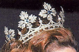 File:Tiaras Belgium Spanish Wedding Gift Tiara Aquamarine Setting 2.png