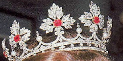 File:Tiaras Belgium Spanish Wedding Gift Tiara Ruby Setting 2.png