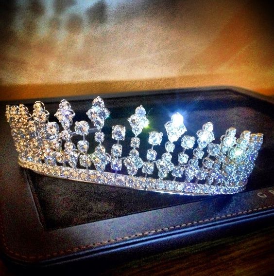 File:Tiaras Oldenburg Rixa Diamond Tiara.jpg