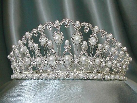 File:Tiaras Nobility Lippe Elisabeth Diamond and Pearl Tiara.jpg