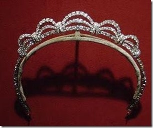 File:Tiaras Monaco Diamond Wave Tiara.jpg