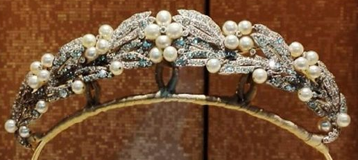 File:Tiaras Nobility Raitz Johanna Cartier Olive Leaf Tiara.png
