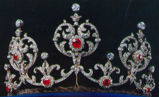 File:Tiaras Sweden Edward VII Ruby Tiara.jpg