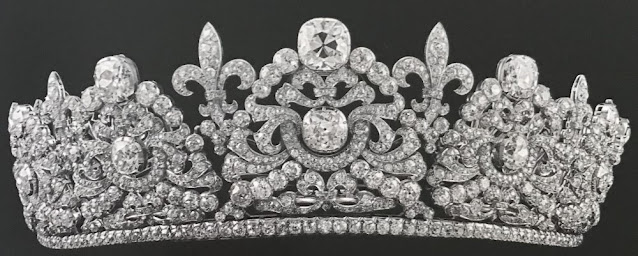 File:Tiaras Parma Diamond Tiara.jpg