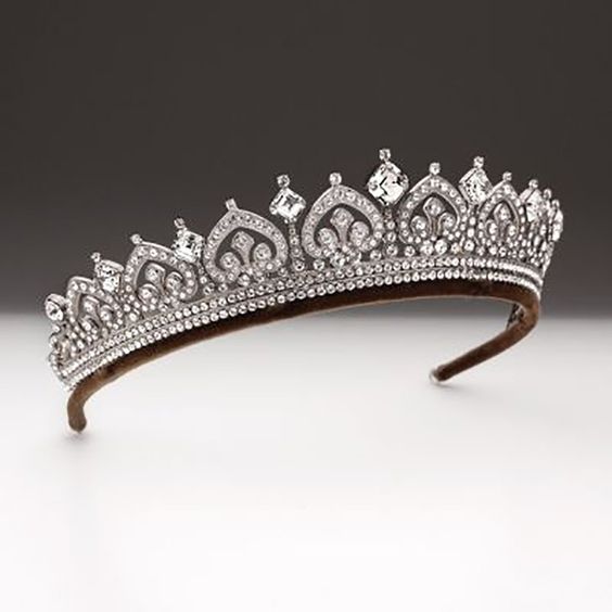 File:Tiaras Hohenzollern Flaminia Diamond Tiara.jpg