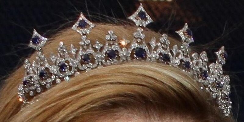File:Tiaras the Netherlands Sapphire Necklace Tiara.jpg