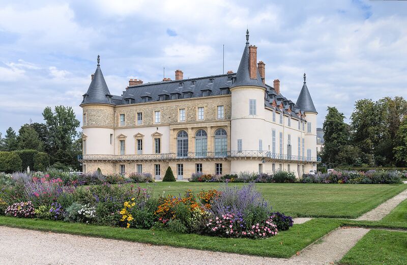 File:Residences France Chateau Rambouillet.jpg