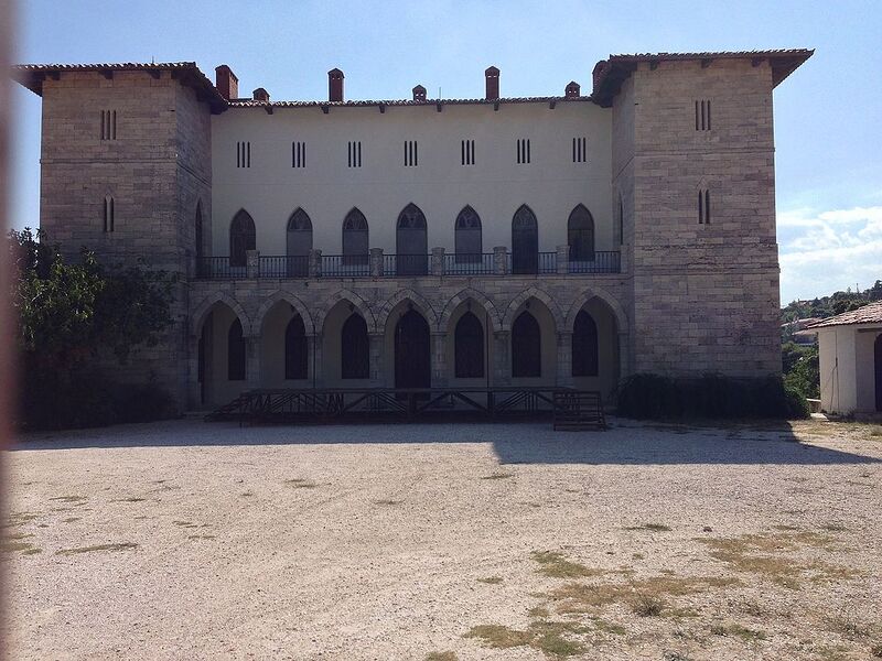 File:Residences Greece Rododafni Castle.jpg