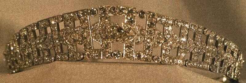 File:Tiaras Belgium Eliszabeth s Art Deco Bandeau.jpg