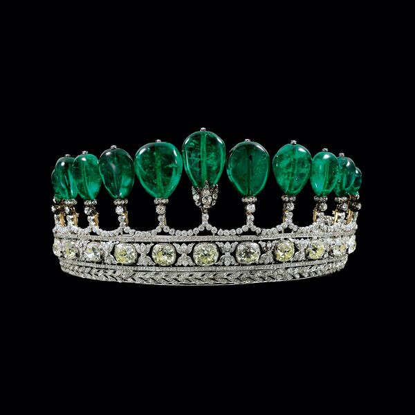File:Tiaras the Two Sicilies Cristina Chaumet Emerald Tiara.jpg