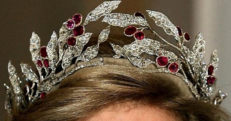 File:Tiaras Greece Ruby Olive Wreath Tiara.jpg