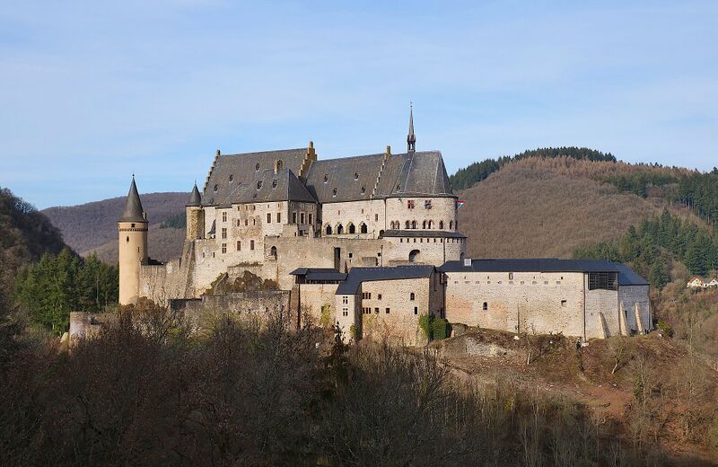 File:Residences Luxembourg Vianden Castle.jpg