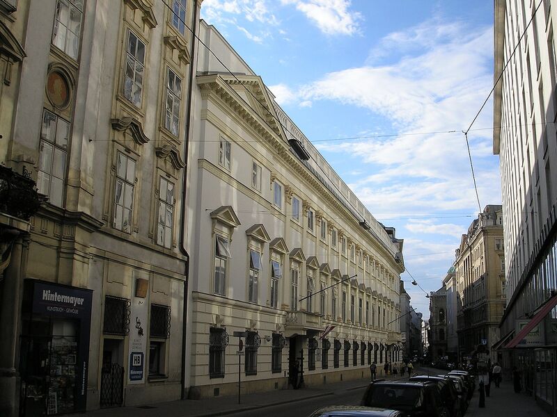 File:Residences Austria Modena Palace.jpg
