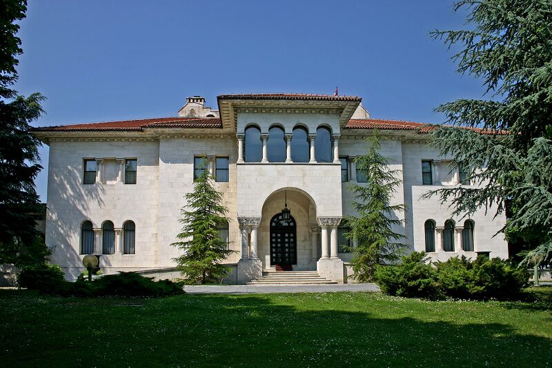 File:Residences Yugoslavia Royal Palace.jpg