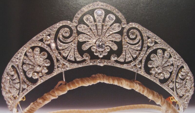 File:Tiaras Germany Honeysuckle Tiara.JPG