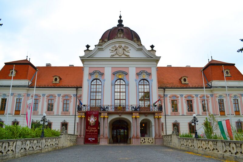 File:Residences Austria Godollo Castle.jpg