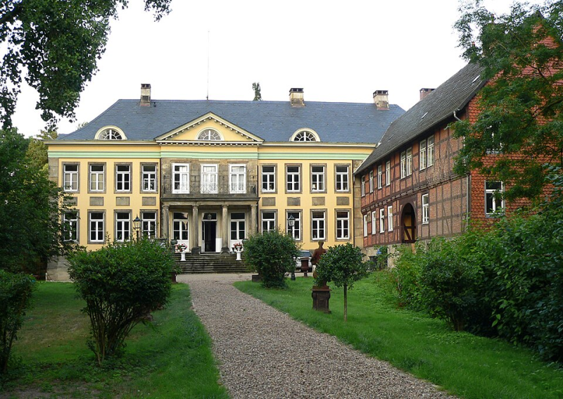 File:Hagenburg Castle.png