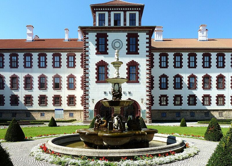 File:Residences Saxe-Meiningen Elisabethenburg Palace.jpg