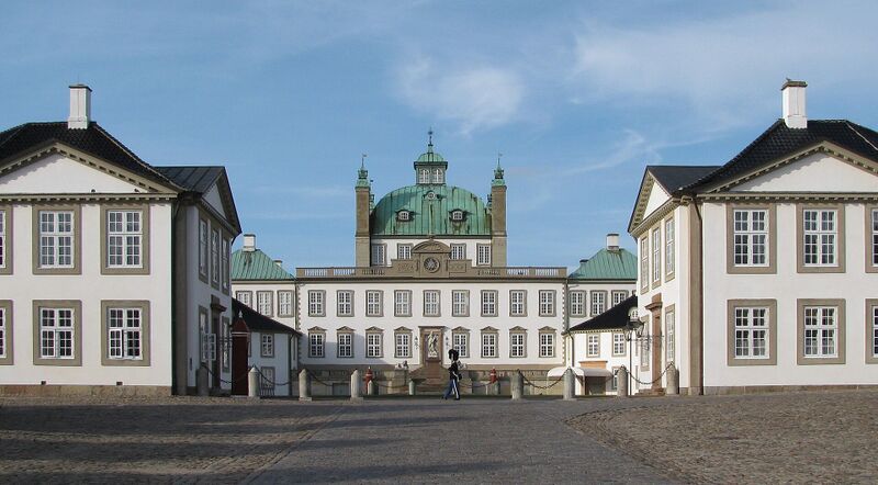File:Residences Denmark Fredensborg Palace.JPG