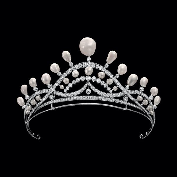 File:Tiaras Brazil Diamond and Pearl Tiara.jpg