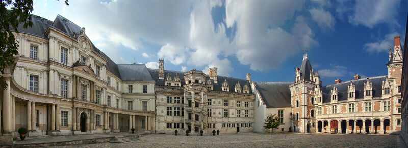 File:Residences France Chateau Blois.jpg