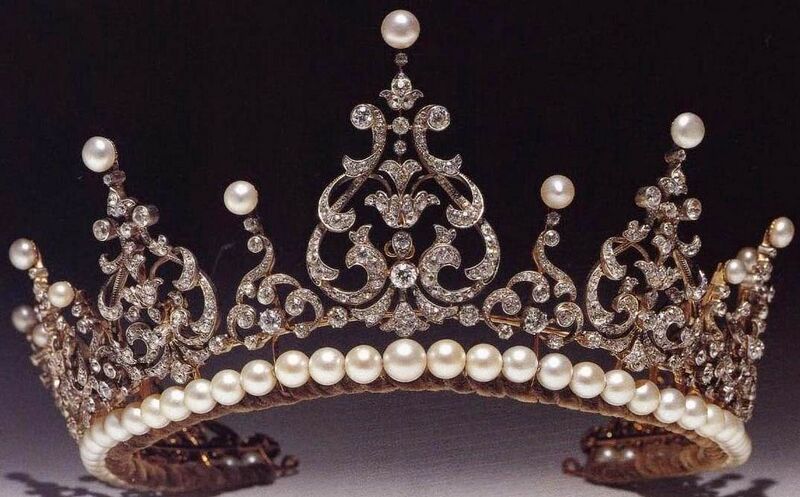 File:Tiaras Saxe-Weimar-Eisenach Festoon Tiara.jpg
