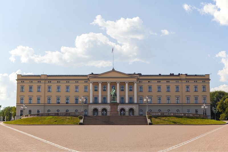 File:Residences Norway Royal Palace.jpg