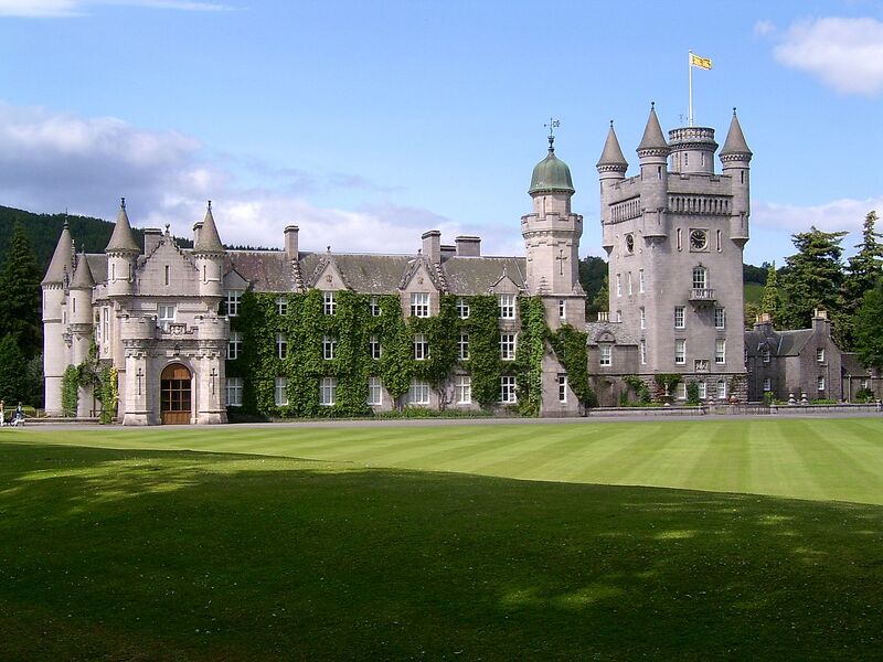 File:Residences United Kingdom Balmoral Castle.jpg