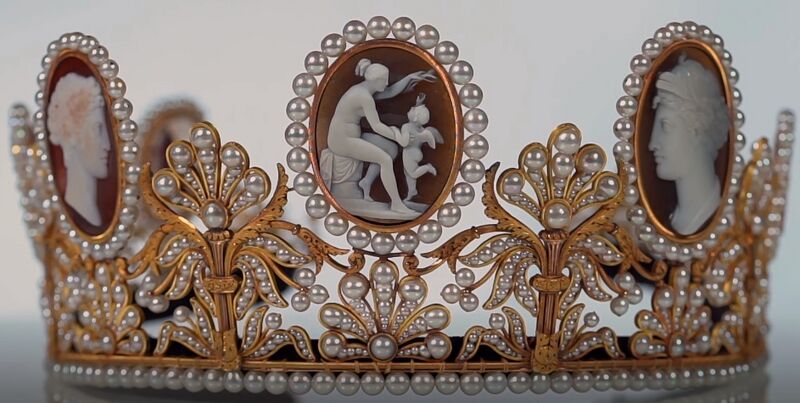 File:Tiaras Sweden Cameo Tiara.jpg