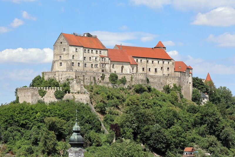 File:Residences Bavaria Burghausen Castle.JPG