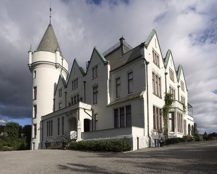 File:Residences Norway Gamlehaugen.jpg
