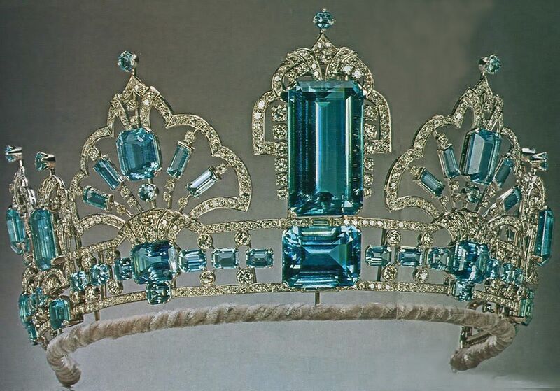 File:Tiaras United Kingdom Brazilian Aquamarine Tiara.jpg