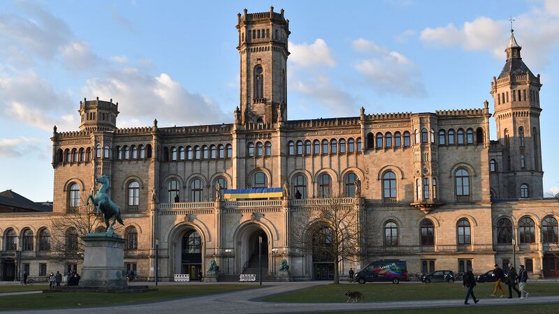 File:Residences Hanover Welfenschloss.jpg