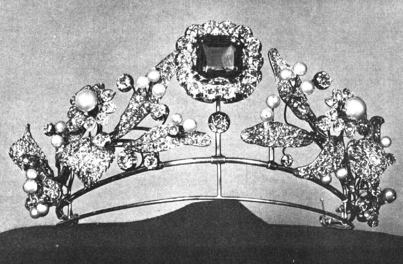 File:Tiaras Germany Sapphire and Pearl Tiara.jpg