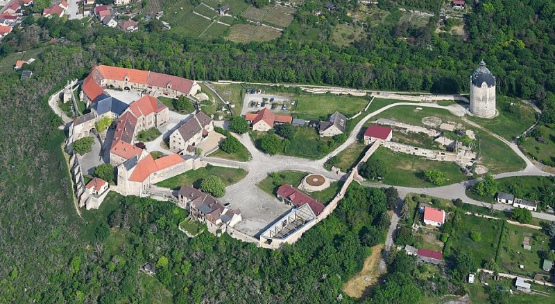 File:Residenes Nobility Anhalt Neuenburg Castle.jpg