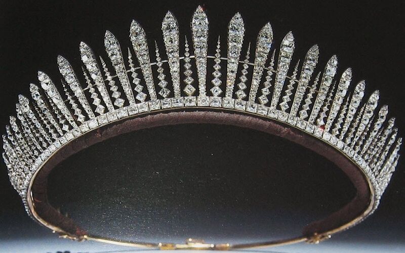 File:Tiaras Nobility Leiningen Olga Fringe Tiara.JPG