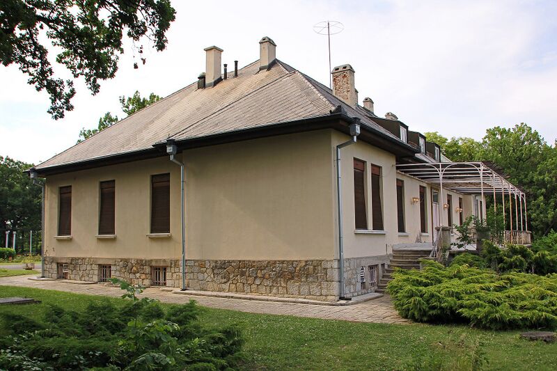 File:Residences Yugoslavia King's Villa.jpg