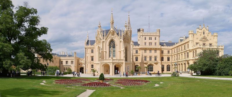 File:Residences Liechtenstein Lednice Castle.JPG