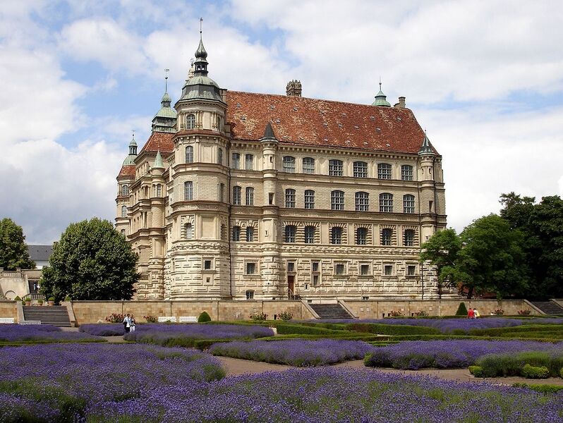 File:Residences Mecklenburg Gustrow Palace.jpg