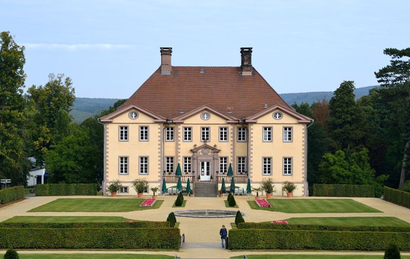 File:Residences Lippe Schieder Castle.jpg