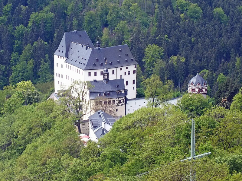 File:Residences Reuss Burgk Castle.png