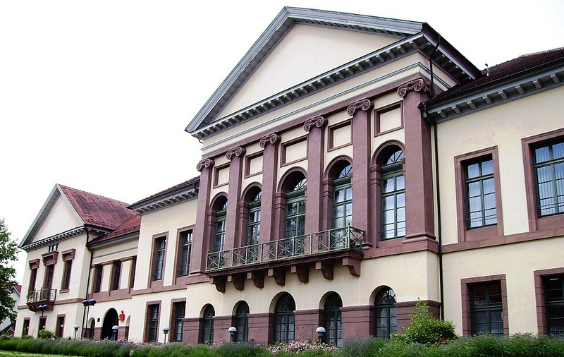 File:Residences Hohenzollern New Castle.png