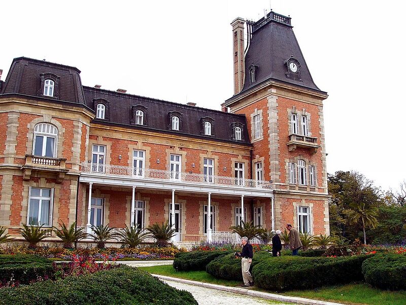 File:Residences Bulgaria Euxinograd.jpg