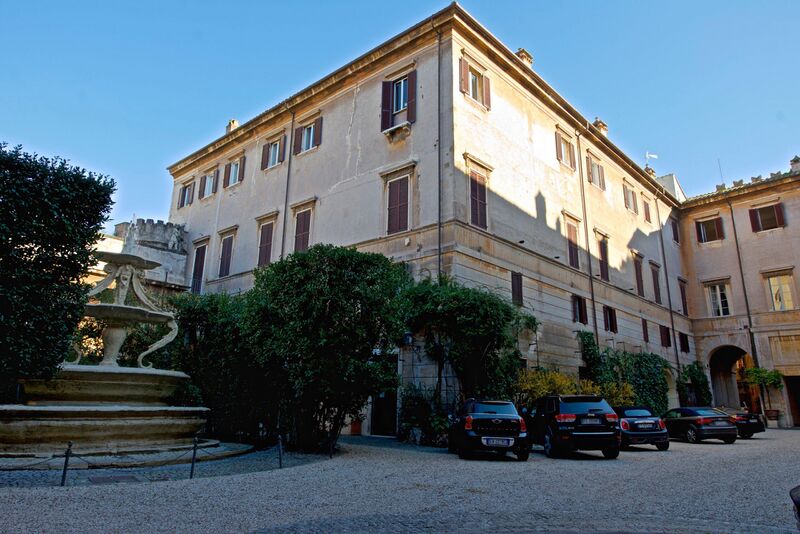 File:Residences Modena Taverna Palace.jpg
