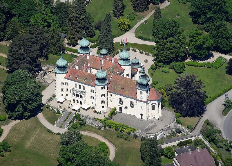 File:Residences Austria Artstetten Castle.jpg